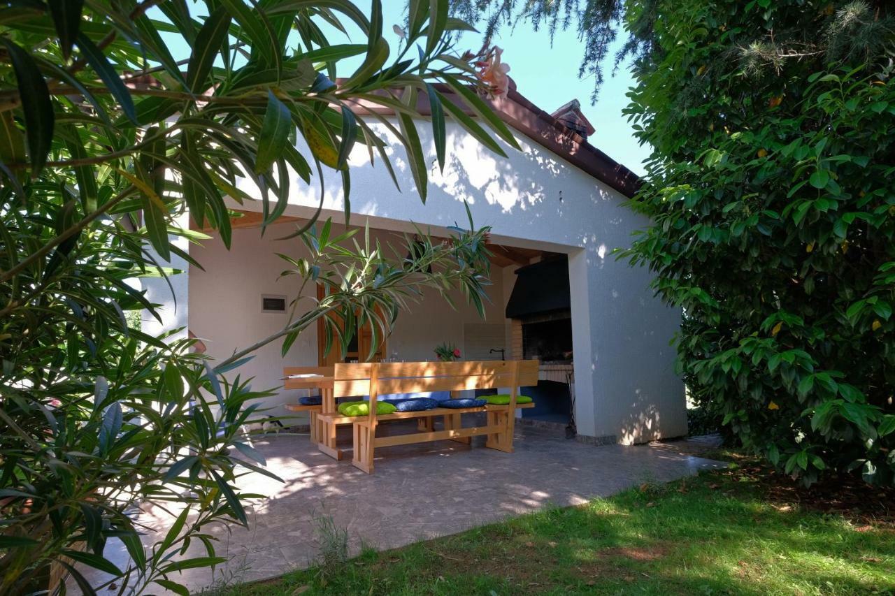 Holiday Home Kipo I Lunja Medulin Luaran gambar